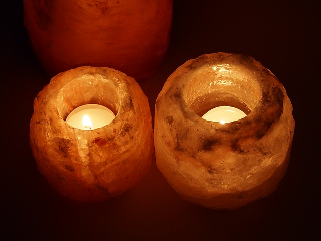 solné lampy rozsvícené