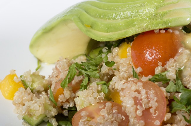 quinoa v salátu